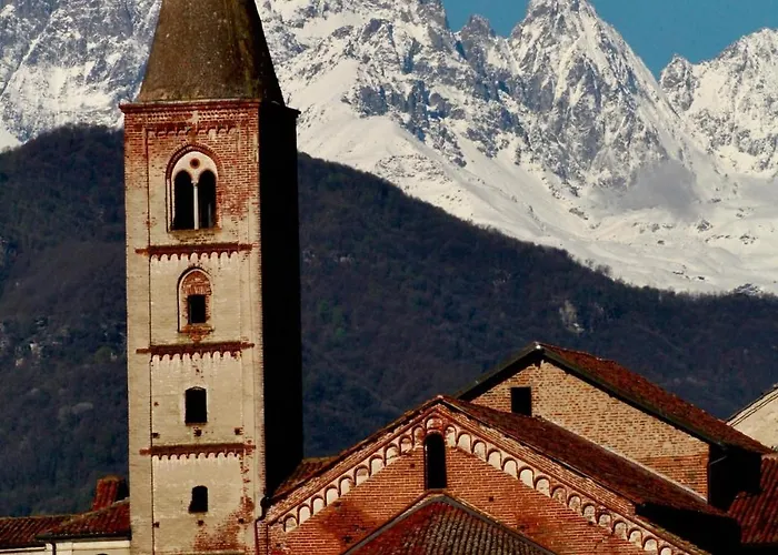 Vila Palazzo Caroni, Exclusive Private With Terrace And Garden Piasco