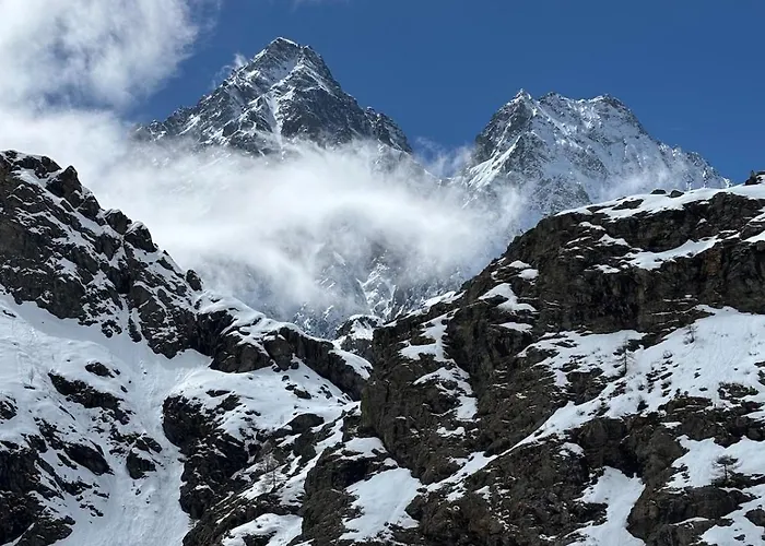 Vila Palazzo Caroni, Exclusive Private With Terrace And Garden Piasco